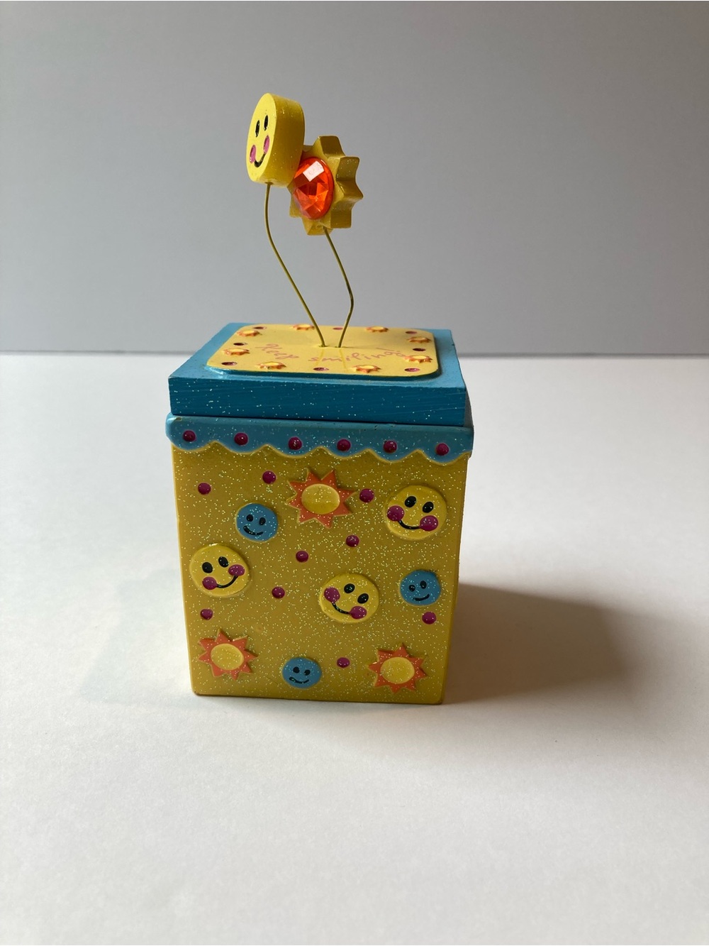 Claire's Smiley Sun Present Trinket Box 2004 #3 Y2K Tween Girl Jewelry Vintage